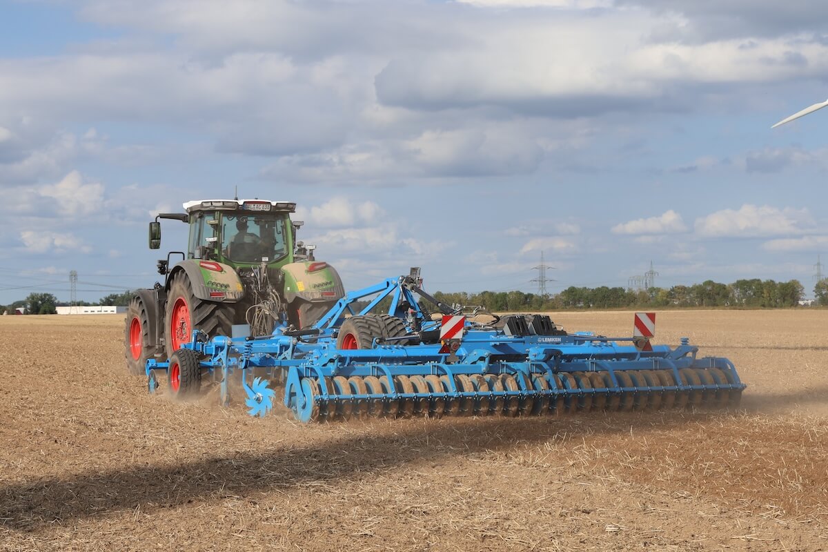 La trasmissione monostadio VarioDrive TA250 dei nuovi Fendt 800 Vario Gen5 offre prestazioni elevate in campo e su strada